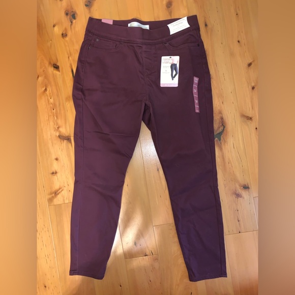 Women’s Levi pulling skinny jeans. NWT - Picture 5 of 8
